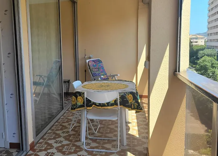 Bright Seafront Apartment